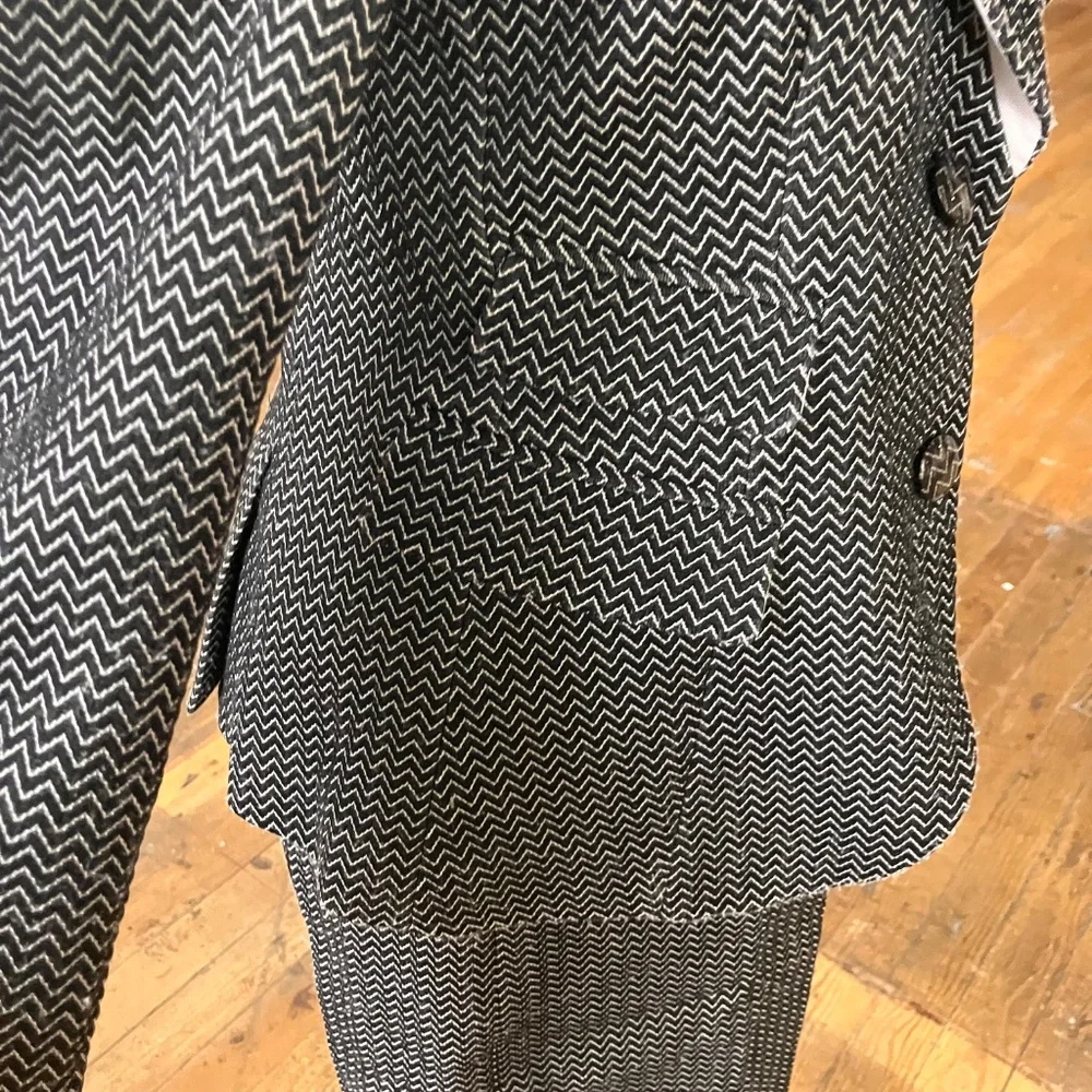 Armani Collezioni Blzck And White Chevron Suit - Picture 14 of 17